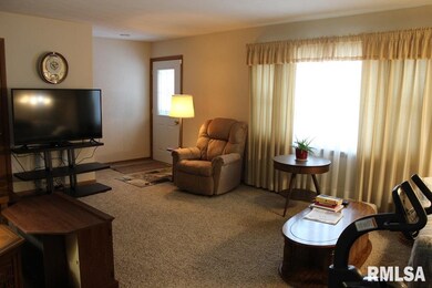 1556 W 29th St, Davenport, IA 52804 - photo 5