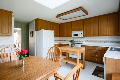 153 E Thompson Dr, Wheaton, IL 60189 - photo 5