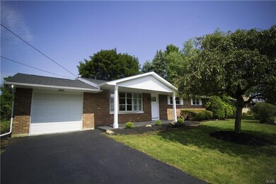 1240 Acorn Cir, Macungie, PA 18062 - photo 2