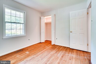 9039 Ashmeade Dr, Fairfax, VA 22032 - photo 7