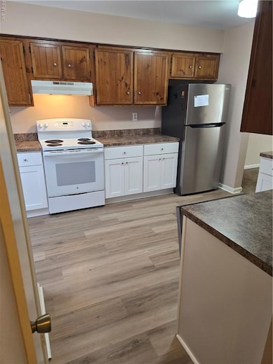 EAT-IN KITCHEN