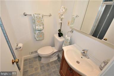 2219 Traies Ct, Alexandria, VA 22306 - photo 6