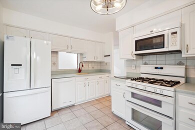 3036 Winter Pine Ct, Fairfax, VA 22031 - photo 4