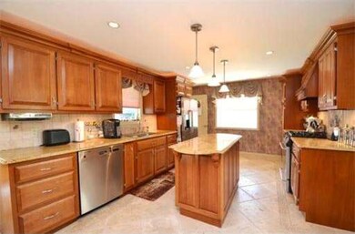 150 Dunstable Rd, North Chelmsford, MA 01863 - photo 2