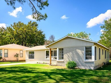 1116 Poindexter Ave, Cleburne, TX 76033 - photo 3