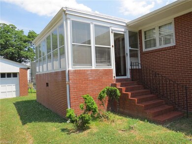 508 Montgomery St, Reidsville, NC 27320 - photo 4