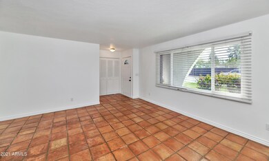 2618 E Clarendon Ave-print-005-003-2618