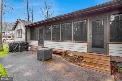 14800 King Charles Dr, Swan Point, MD 20645 - photo 2