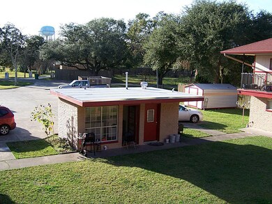 2200 S Gordon St unit 9, Alvin, TX 77511 - photo 4