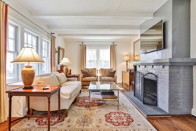 015-photo-living-room-6872240