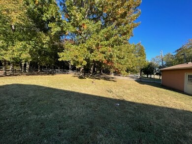 1306 Wesley St, Shelbyville, TN 37160 - photo 2