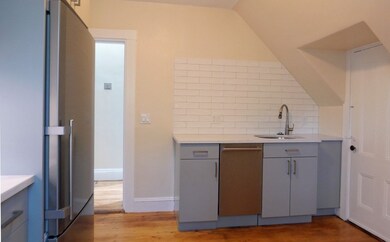 81 Oxford St unit 3, Cambridge, MA 02138 - photo 3