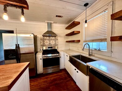 302 Laurel St, McComb, MS 39648 - photo 2