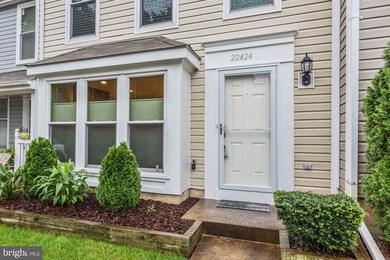 22424 Stablehouse Dr, Sterling, VA 20164 - photo 2