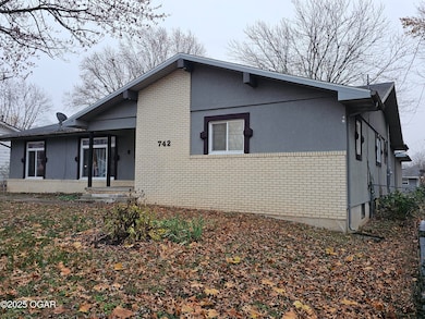 742 E Smith St, Springfield, MO 65803 - photo 3