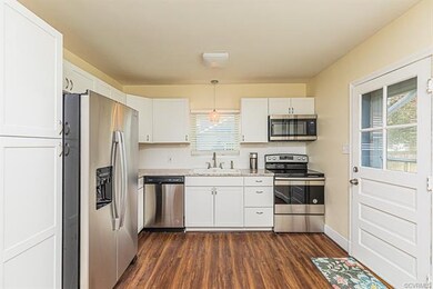 EAT IN, REMODELED KITCHEN, MARBLE COUNTER, SS APPL