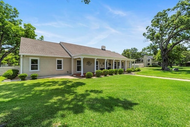 Ranch-style home with a front lawn, brick siding,