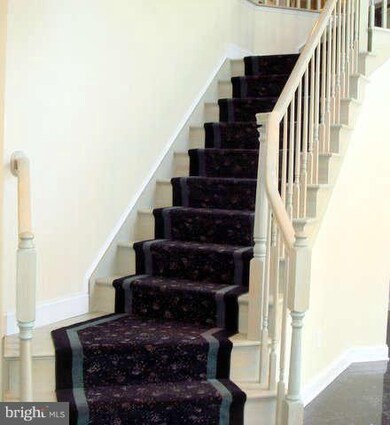 8734 Marburg Manor Dr, Lutherville Timonium, MD 21093 - photo 6