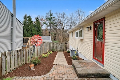 444 Violet Dr, New Kensington, PA 15068 - photo 3