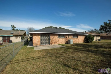Large Backyard with Patio!!!!
