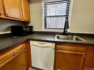 143 Bailey Ct unit 143, Middle Island, NY 11953 - photo 7