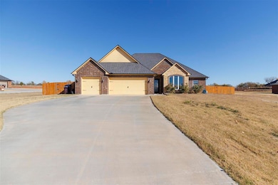 14068 NE Prairie Hill Cir, Elgin, OK 73538 - photo 3