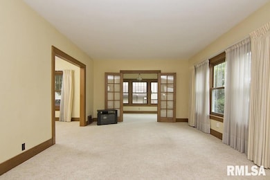 613 E Laurel St, Davenport, IA 52803 - photo 2