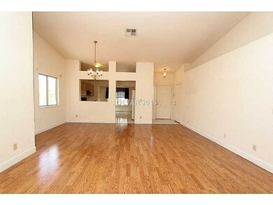 Living Room. GREAT BIG LIVING ROOM/DINING ROOM COM
