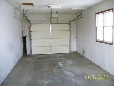 602 E 15th St S, Newton, IA 50208 - photo 2