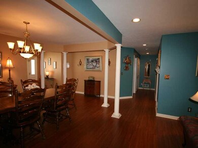 Dining Room. New Laminate Floor (2011)