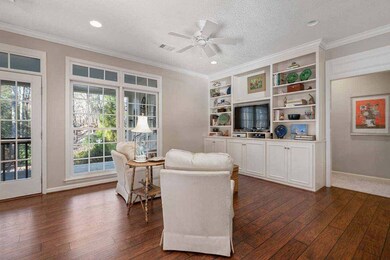 Beautiful built ins in Living Area, Floor to Ceili