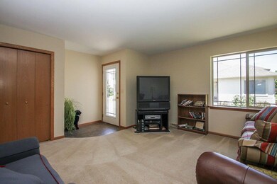 542 Lexington Dr, Oregon, WI 53575 - photo 7