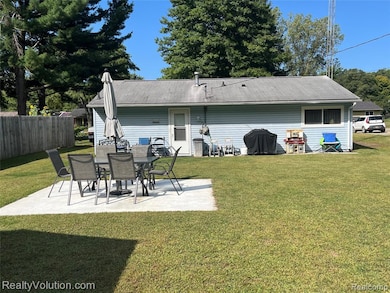 1601 Michael St, Ortonville, MI 48462 - photo 2