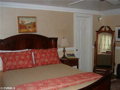 Master Bedroom - Master Bedroom with Walk-in Close