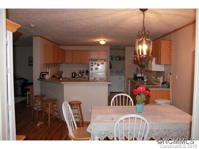 Kitchen & Dining Area