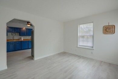 12-web-or-mls-860 Colton Rd (33)