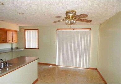 2827 Maxwell St, Philadelphia, PA 19136 - photo 5