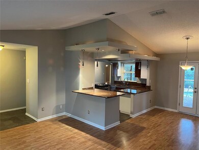 8220 Wellsmere Cir, Orlando, FL 32835 - photo 3