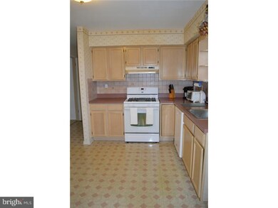 634 Maple Ave, Aldan, PA 19018 - photo 5