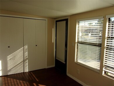 37724 Alissa Dr, Zephyrhills, FL 33542 - photo 4