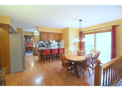 Eat In Kitchen.
