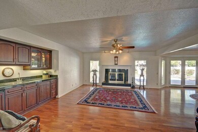 7 - Family Room