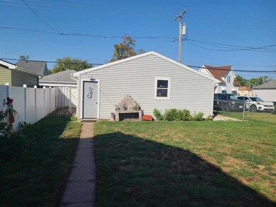 1764 Mallory St SW, Cedar Rapids, IA 52404 - photo 3