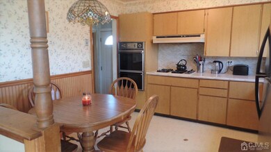 Eat-In Kitchen Alternate View