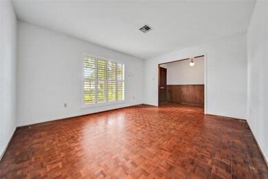 1011 Cheshire Ln, Houston, TX 77018 - photo 7