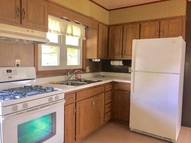 827 Railroad St, Covington, IN 47932 - photo 3