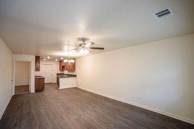 102 Royal St, Cleburne, TX 76031 - photo 2