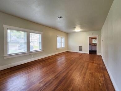 745 E 18th St, Houston, TX 77008 - photo 3