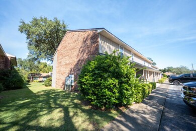 225 Carmel Dr unit 27, Fort Walton Beach, FL 32547 - photo 2