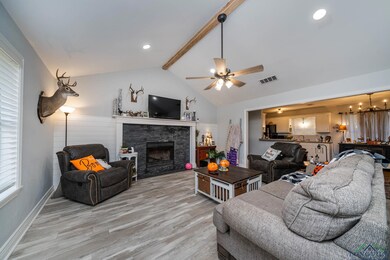 1603 Peach St, Kilgore, TX 75662 - photo 3